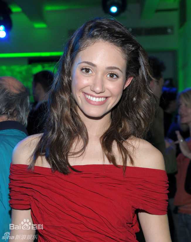 艾米·罗森(Emmy Rossum)最新照壁纸