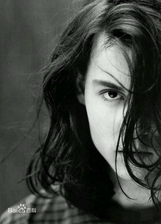 约翰尼·德普(Johnny Depp)年轻时的前后照片