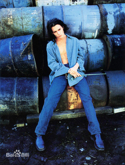 约翰尼·德普(Johnny Depp)年轻时的前后照片