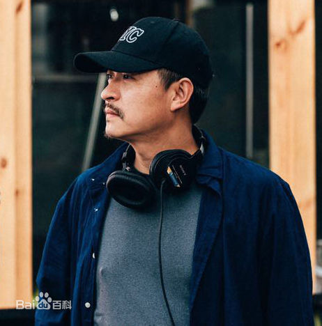 最新袁卫东性感图片