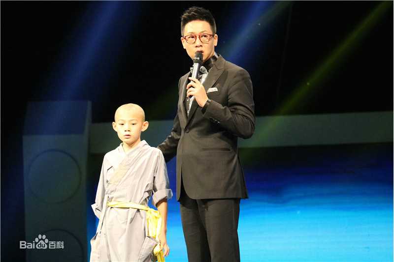 李思瑶 （法号：释小松）在《爸爸请回答》舞台照中的