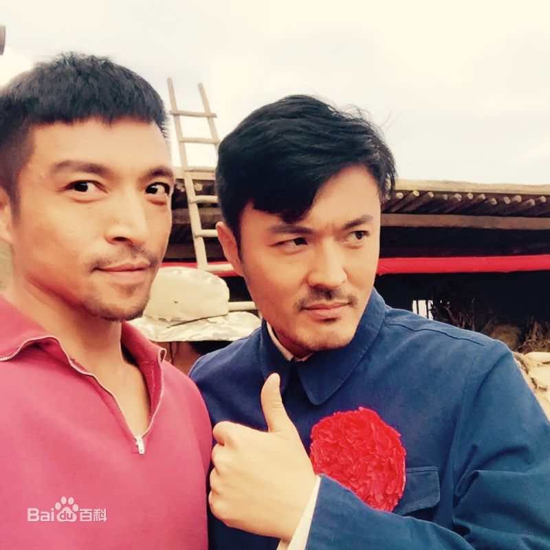 王伟光硬汉片场花絮图册