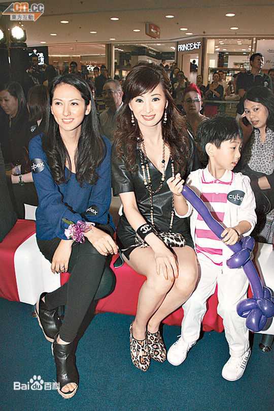 罗霖(Candy)与家人素颜照壁纸