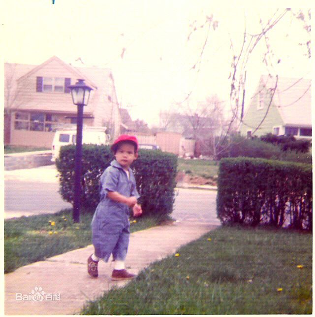 高圣远(Archie Kao（音：阿尔奇）)[儿时照片]壁纸壁纸