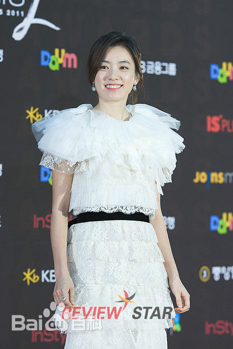 韩孝周(Han HyoJoo、ハンヒョジュ)颁奖礼壁纸壁纸