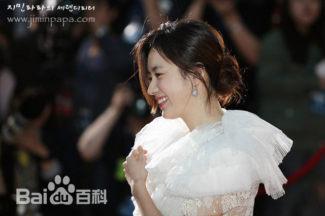 韩孝周(Han HyoJoo、ハンヒョジュ)颁奖礼壁纸壁纸