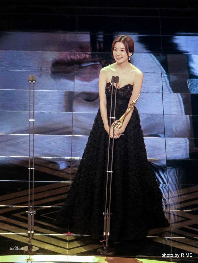 韩孝周(Han HyoJoo、ハンヒョジュ)颁奖礼壁纸壁纸