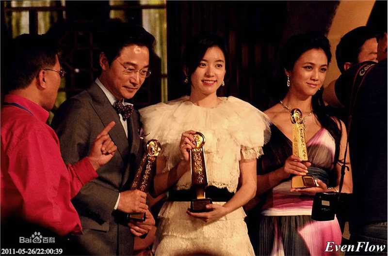 韩孝周(Han HyoJoo、ハンヒョジュ)颁奖礼壁纸壁纸