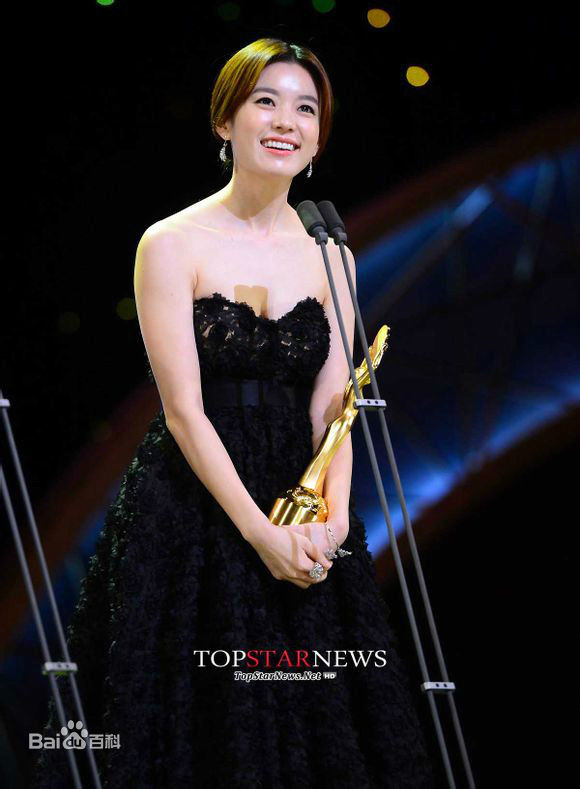 韩孝周(Han HyoJoo、ハンヒョジュ)颁奖礼壁纸壁纸