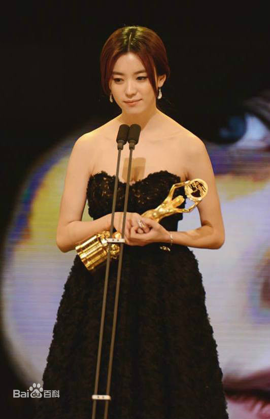 韩孝周(Han HyoJoo、ハンヒョジュ)颁奖礼壁纸壁纸