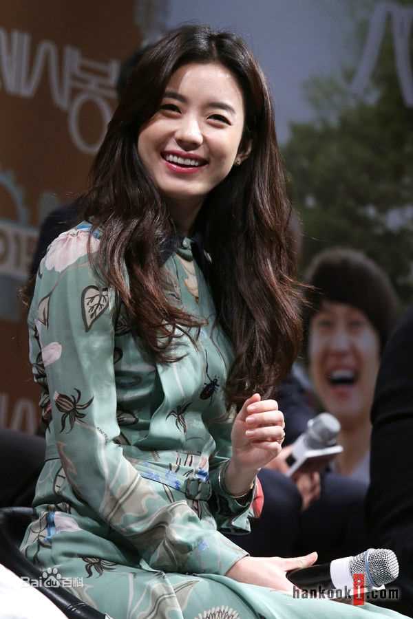 韩孝周(Han HyoJoo、ハンヒョジュ)活动照壁纸壁纸