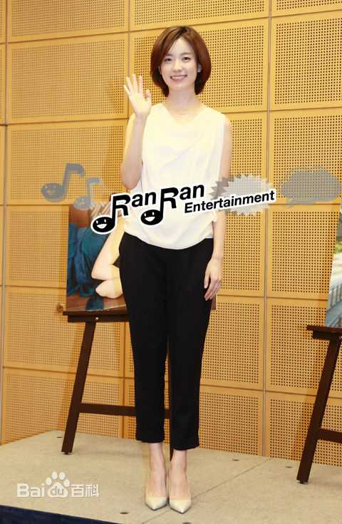 韩孝周(Han HyoJoo、ハンヒョジュ)活动照壁纸壁纸