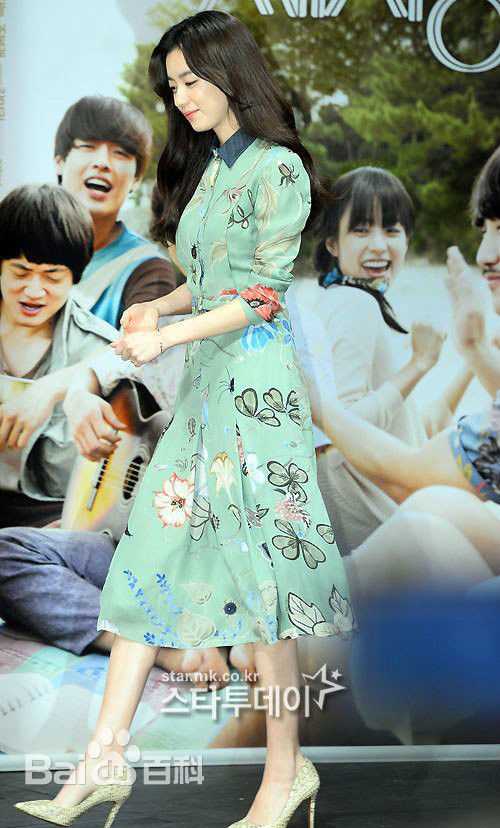 韩孝周(Han HyoJoo、ハンヒョジュ)活动照壁纸壁纸