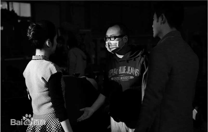 王为在《二胎时代》工作现场中的