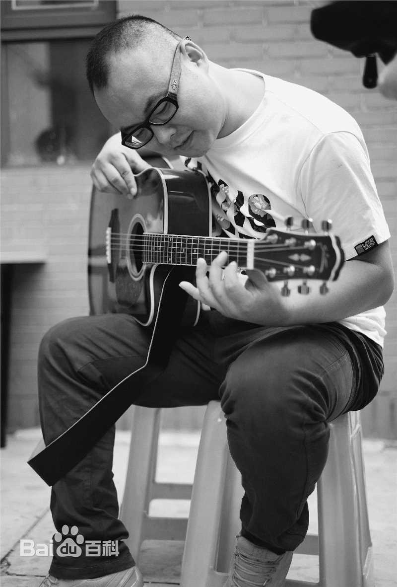 王为在《酸甜苦辣小夫妻》工作现场中的