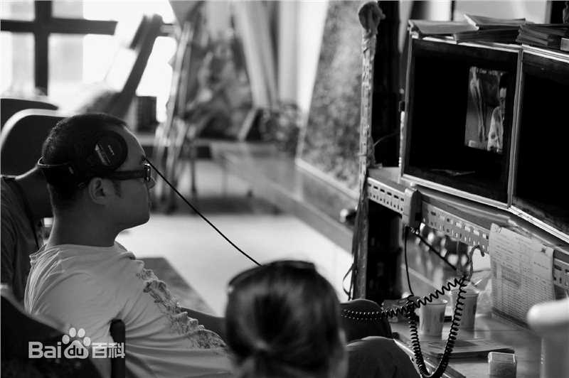 王为在《酸甜苦辣小夫妻》工作现场中的