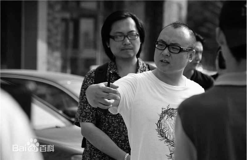 王为在《酸甜苦辣小夫妻》工作现场中的