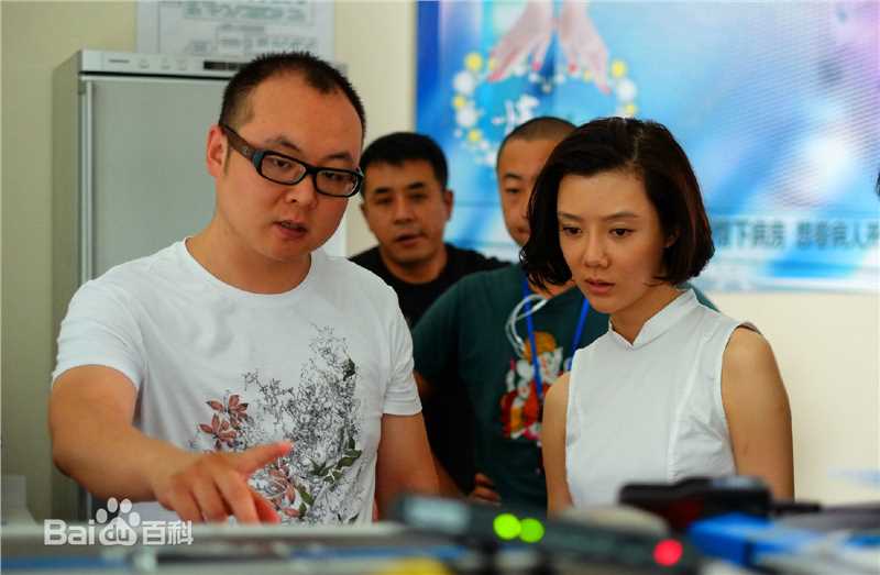 王为在《酸甜苦辣小夫妻》工作现场中的