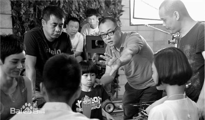 王为在《酸甜苦辣小夫妻》工作现场中的