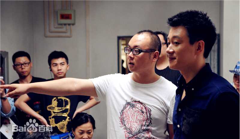 王为在《酸甜苦辣小夫妻》工作现场中的