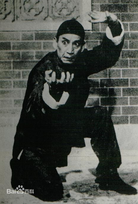 关德兴被石坚用水杯淋头图片图集