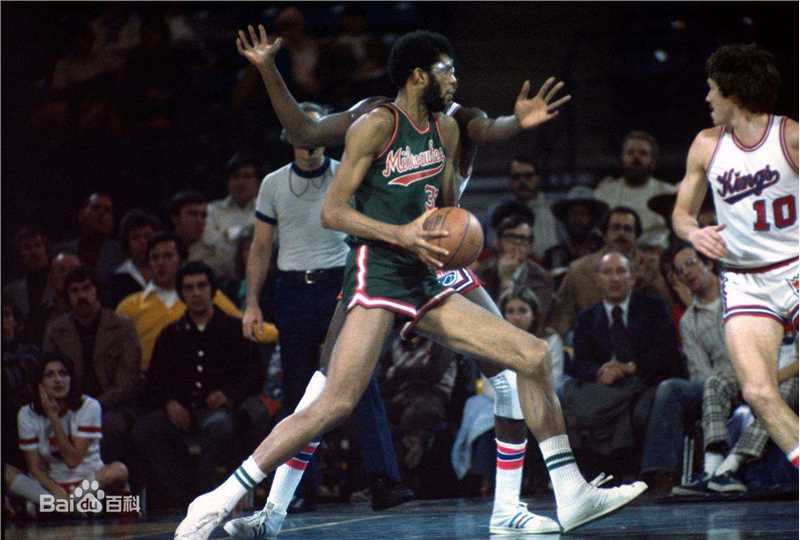 卡里姆·阿布杜尔-贾巴尔(Kareem Abdul-Jabbar)雄鹿时期前后照片