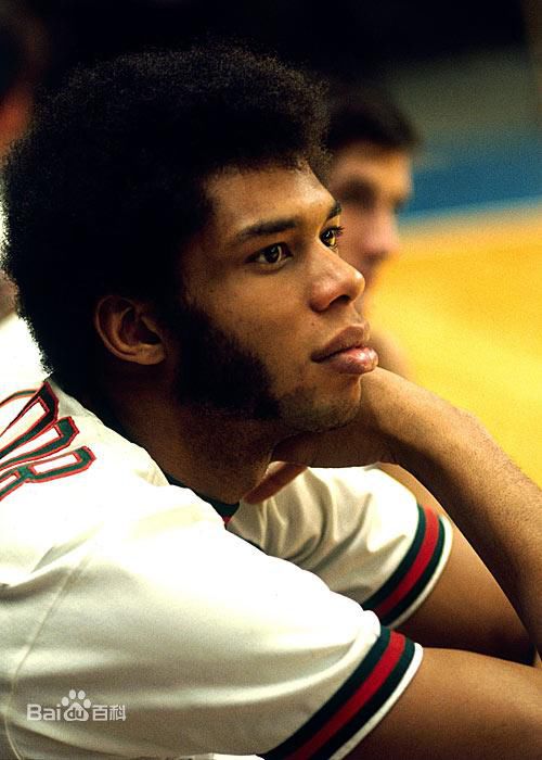 卡里姆·阿布杜尔-贾巴尔(Kareem Abdul-Jabbar)雄鹿时期前后照片