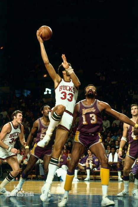 卡里姆·阿布杜尔-贾巴尔(Kareem Abdul-Jabbar)雄鹿时期前后照片