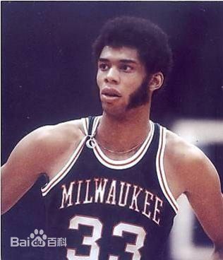 卡里姆·阿布杜尔-贾巴尔(Kareem Abdul-Jabbar)雄鹿时期前后照片