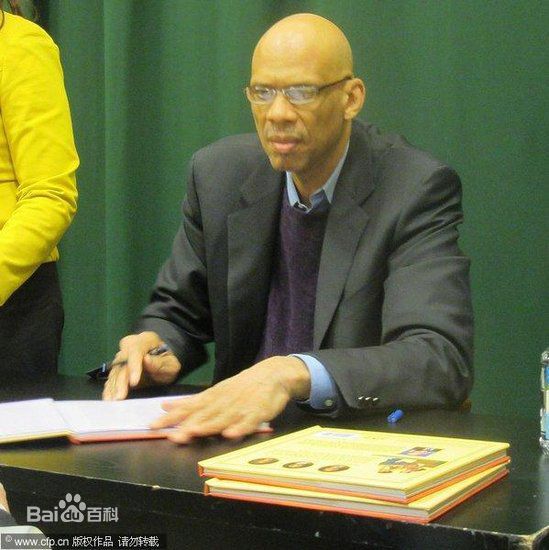 卡里姆·阿布杜尔-贾巴尔(Kareem Abdul-Jabbar)前后照片
