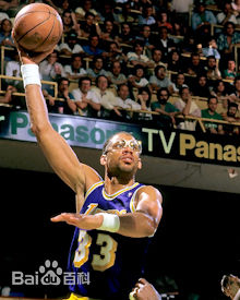 卡里姆·阿布杜尔-贾巴尔(Kareem Abdul-Jabbar)前后照片