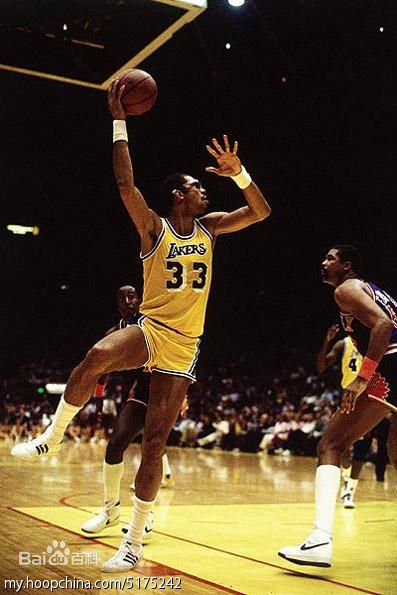 卡里姆·阿布杜尔-贾巴尔(Kareem Abdul-Jabbar)前后照片