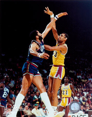 卡里姆·阿布杜尔-贾巴尔(Kareem Abdul-Jabbar)前后照片