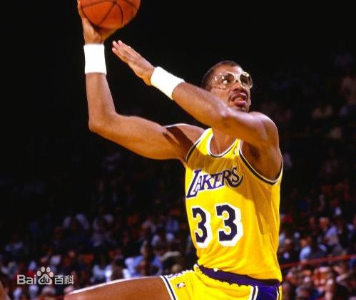 卡里姆·阿布杜尔-贾巴尔(Kareem Abdul-Jabbar)前后照片