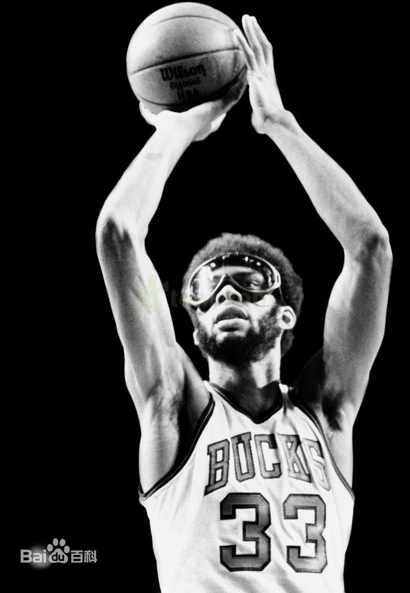 卡里姆·阿布杜尔-贾巴尔(Kareem Abdul-Jabbar)前后照片