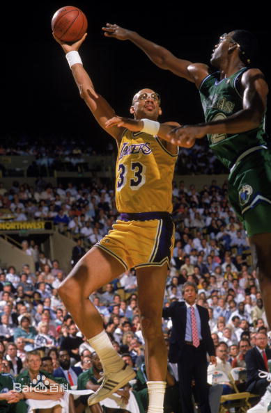 卡里姆·阿布杜尔-贾巴尔(Kareem Abdul-Jabbar)前后照片