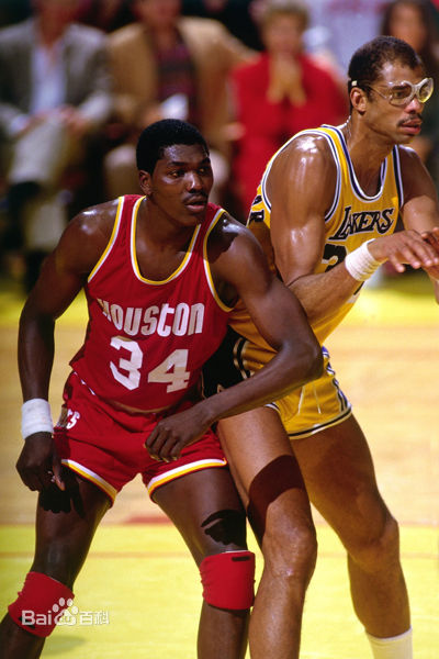 卡里姆·阿布杜尔-贾巴尔(Kareem Abdul-Jabbar)前后照片