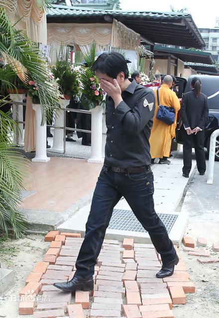 王侠(Wang Hsieh)葬礼素颜照相册