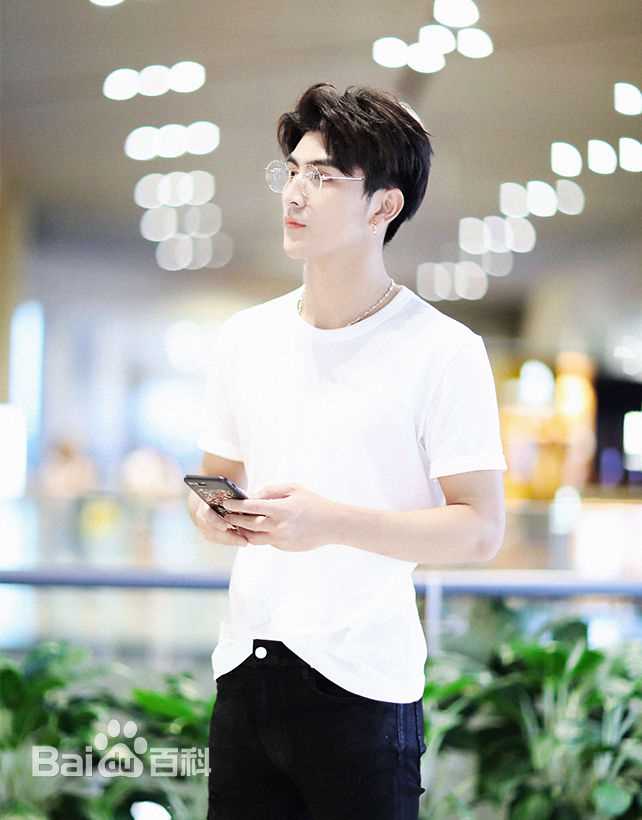 张思帆生活照前后照片