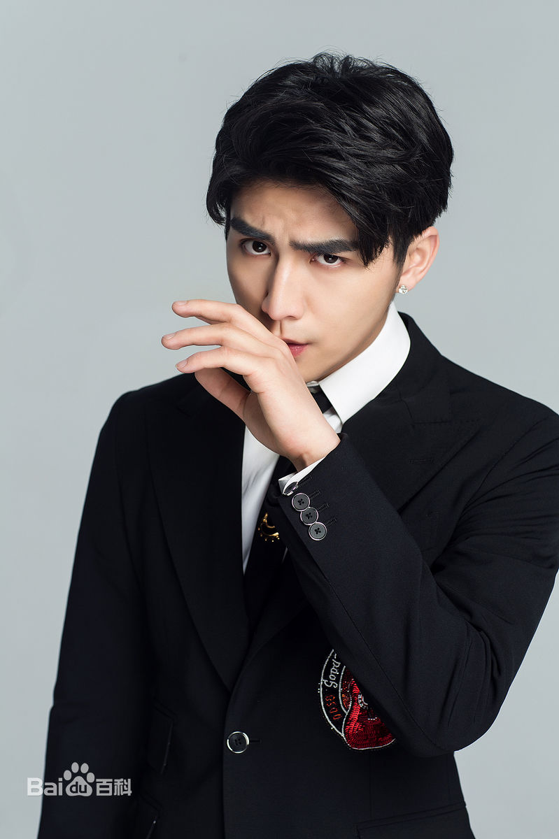 张思帆宣传照前后照片