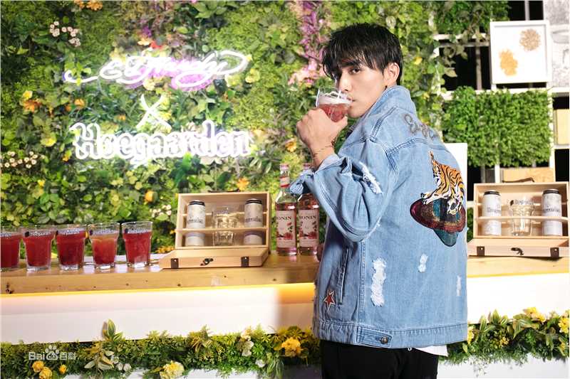 张思帆宣传照前后照片