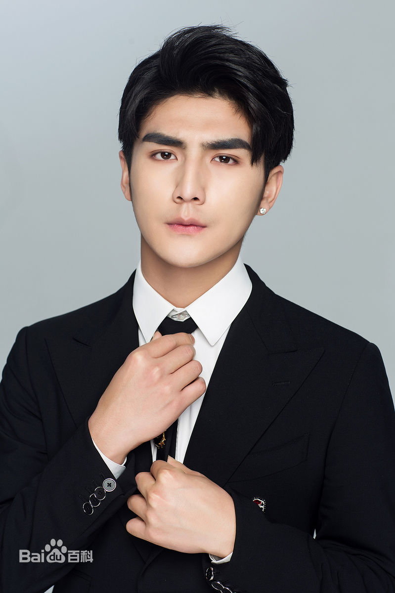 张思帆宣传照前后照片