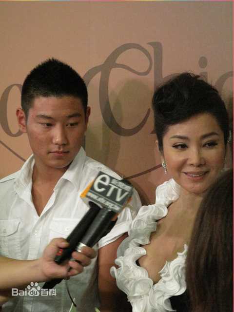 陈美凤(Meifen Chen)出席活动照前后照片