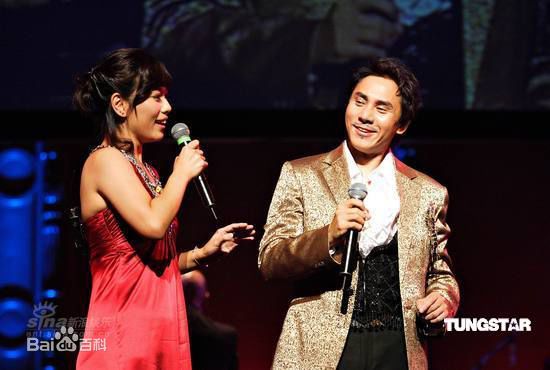 黄凯芹(CHRISTOPHER)演出照素颜照相册