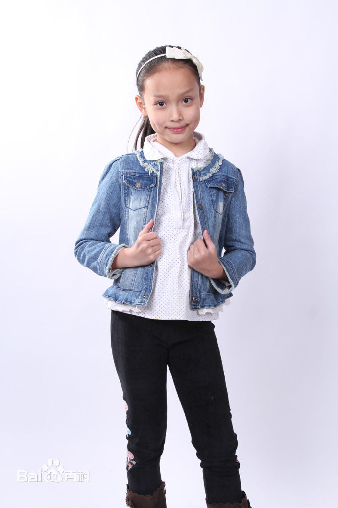 高俊(Clory)10岁艺术照壁纸壁纸