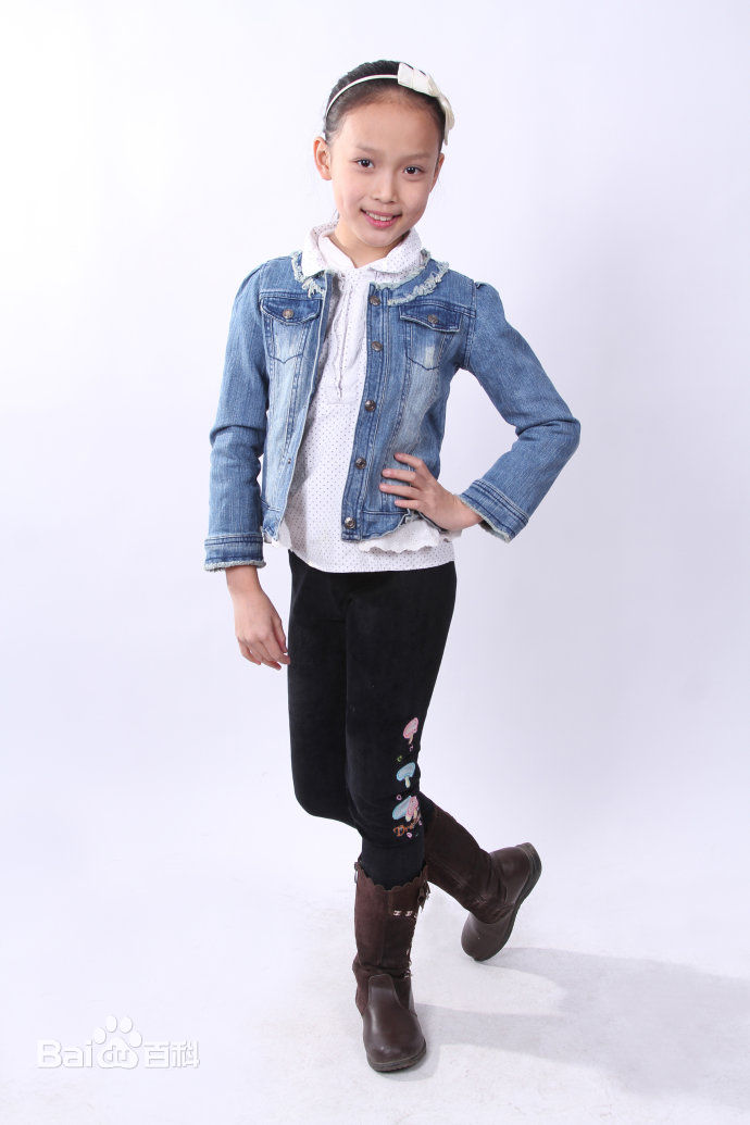 高俊(Clory)10岁艺术照壁纸壁纸