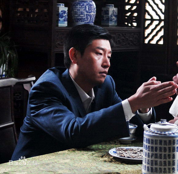 张鹰醉红尘生活照