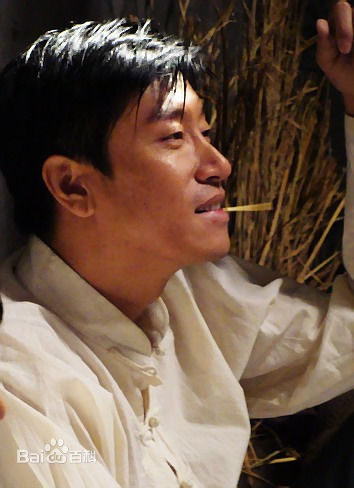 张鹰醉红尘生活照