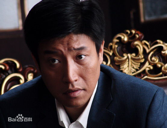 张鹰醉红尘生活照