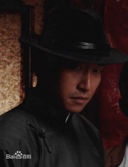 张鹰醉红尘生活照